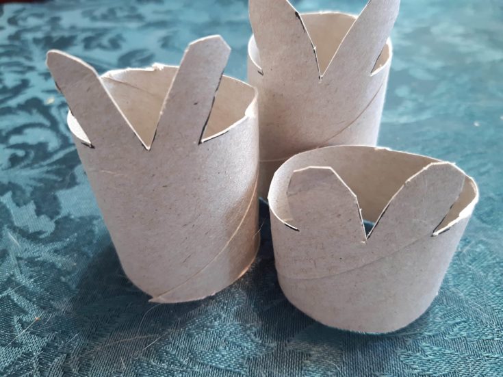 Three cardboard tubes with a cutted bunny ear patterns.