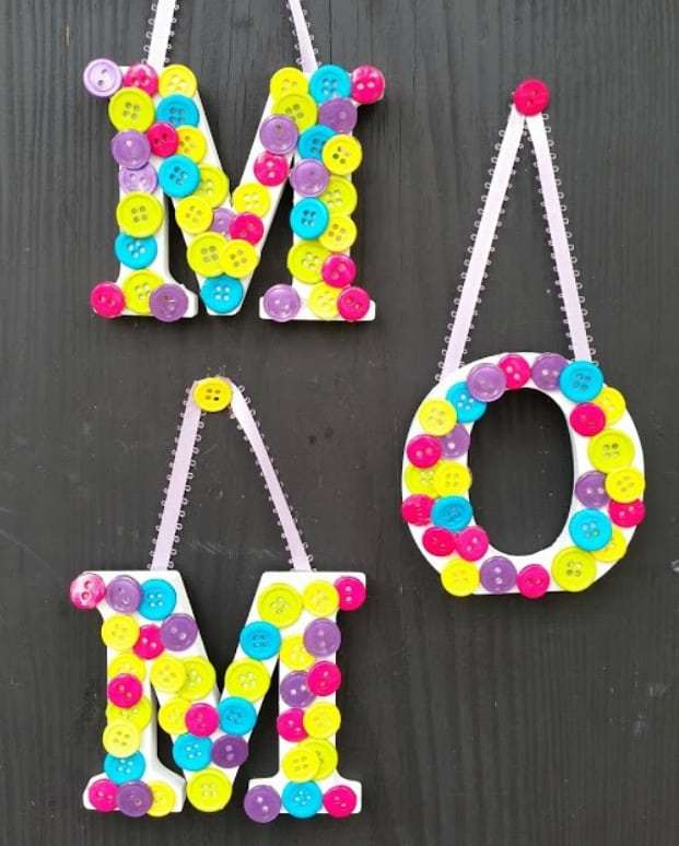 Hanged Button Letters for Mom