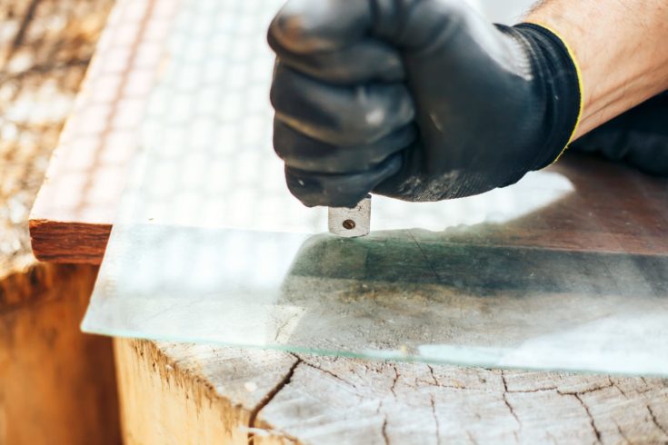 Technicians are using cutting tools, cut glass according to customer size