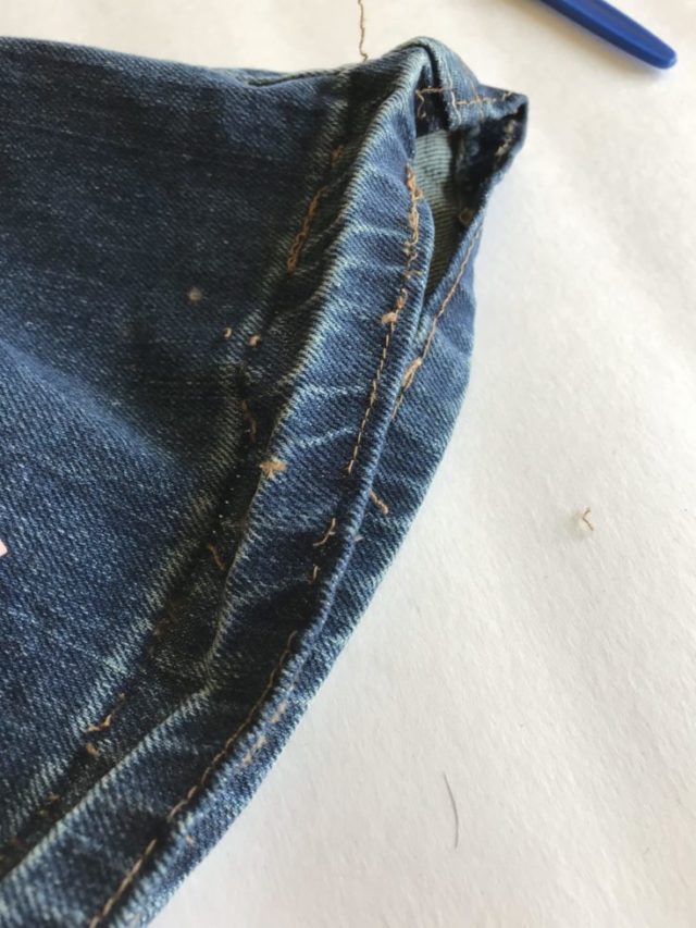 Opening up the hem, cut of the old thread