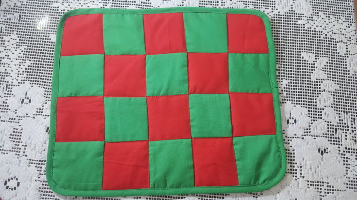 Sewing Placemats for Beginners with checkered green and red design