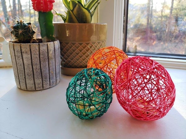 Simple spring string art eggs.